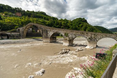 Borgo 'daki Şeytan Köprüsü Mozzano, İtalya