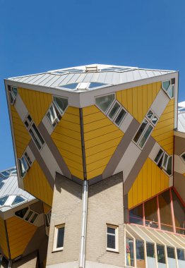 Şehrin modern mimarisi. Hollanda, Rotterdam 'da küp evler 
