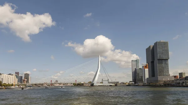 具有现代建筑的鹿特丹港口和城市天际线景观 荷兰鹿特丹 — 图库照片