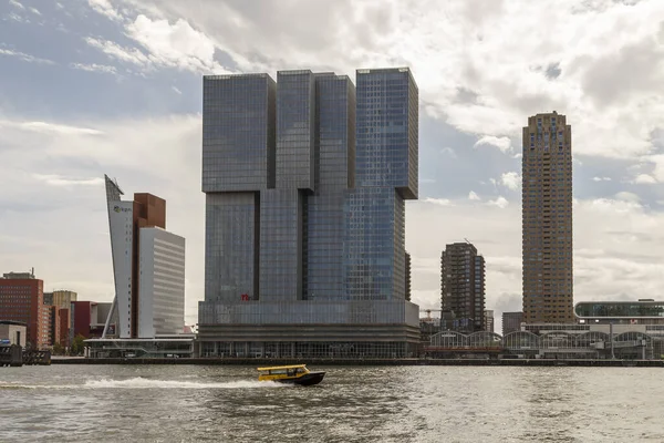 Widok Port Rotterdamie Panoramę Miasta Nowoczesną Architekturą Rotterdam Holandia — Zdjęcie stockowe