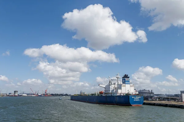 Statki Towarowe Porcie Rotterdam Holandia — Zdjęcie stockowe