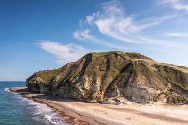 Sahilin ve kayalıkların hava manzarası Danimarka Bulbjerg