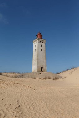 Plajdaki deniz feneri Rubjerg Knudde Danimarka