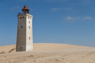 Plajdaki deniz feneri Rubjerg Knudde Danimarka