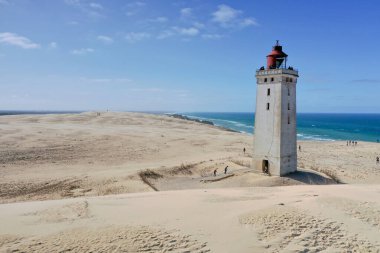 Plajdaki deniz feneri Rubjerg Knudde Danimarka