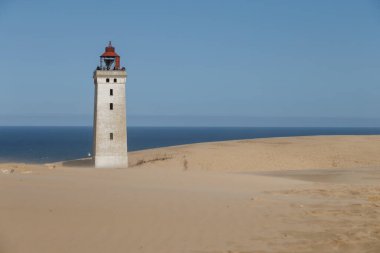 Plajdaki deniz feneri Rubjerg Knudde Danimarka