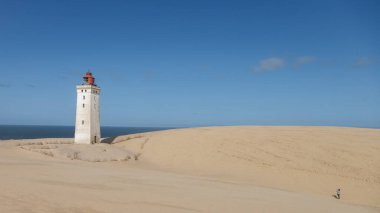 Plajdaki deniz feneri Rubjerg Knudde Danimarka