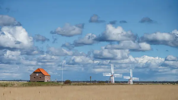 Windmill Blue Skies — Stock Photo, Image