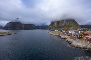 Lofoten Norveç yukarıdan görüldü, Hamny, Henningsvaer, Reine.