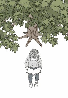 Çocuk ağaçta oturuyor.