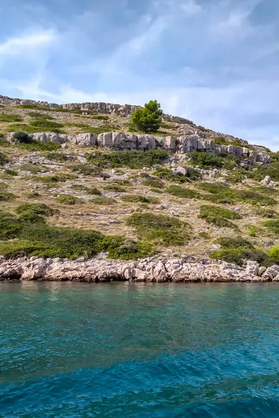 Denize karşı bir Hırvat adası