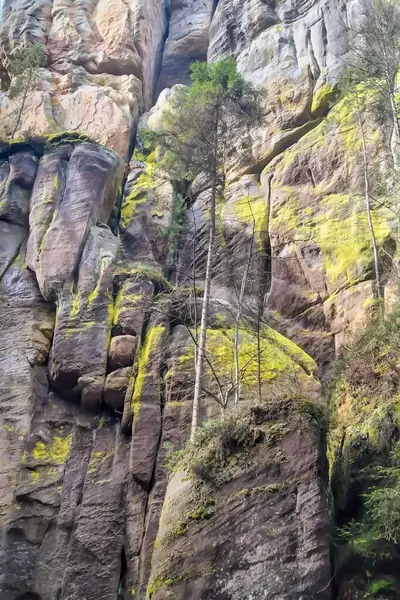 Çek Cumhuriyeti 'nin Adrspasske kentindeki rock kasabasında kayalar