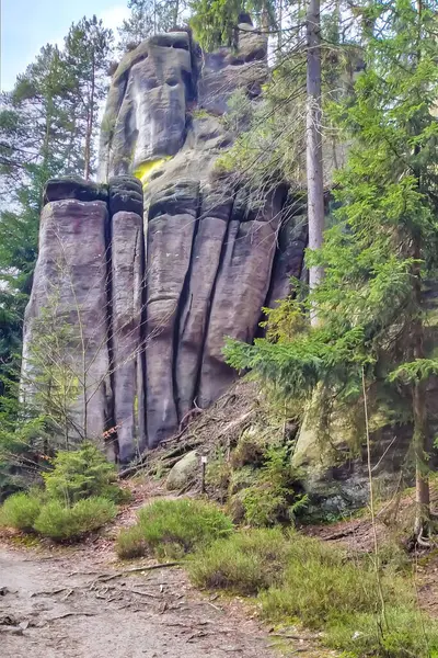 Çek Cumhuriyeti 'nin Adrspasske kentindeki rock kasabasında kayalar