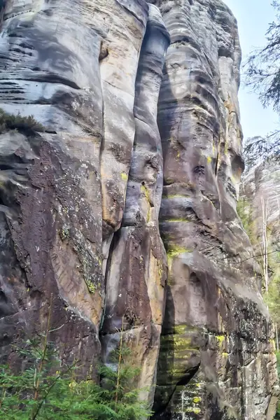 Çek Cumhuriyeti 'nin Adrspasske kentindeki rock kasabasında kayalar