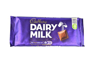 Cadbury sütlü çikolatası. Klasik kremalı.
