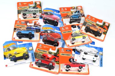 Sıcak tekerlekler ve kibrit kutusu model arabalar.