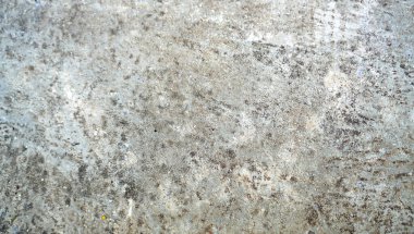 Doğal kusurları, çatlakları ve renk değişimleriyle detaylandırılmış beton doku. Grunge arkaplan, kentsel yüzey referansı olarak kullanmak için ideal