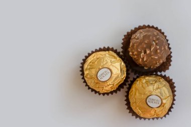7 Eylül 2022 Ukrayna şehri Kyiv Ferrero Rocher çikolataları