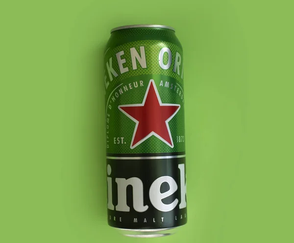 Október 2022 Ukrajna Város Kijev Vasdoboz Heineken Sör — Stock Fotó