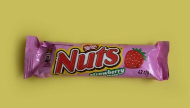 29 Ekim 2022 Ukrayna 'nın Kyiv şehrinden çilekli çikolata.