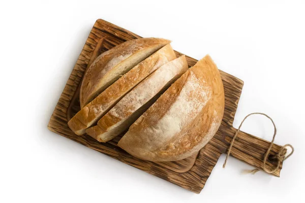 Roti Putih Dipotong Pada Papan Yang Terisolasi Pada Latar Belakang — Stok Foto