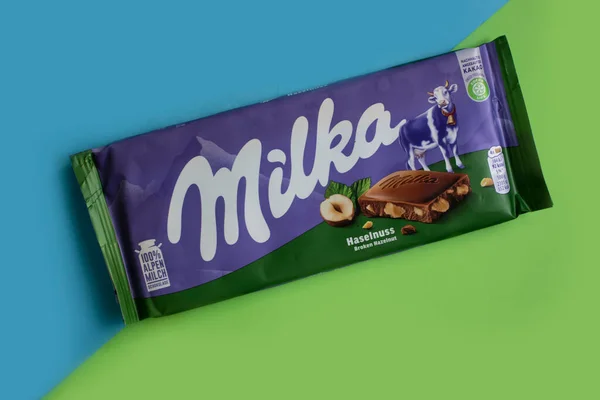 Outubro 2022 Ucrânia Cidade Kiev Milka Chocolate Sobre Fundo Colorido — Fotografia de Stock