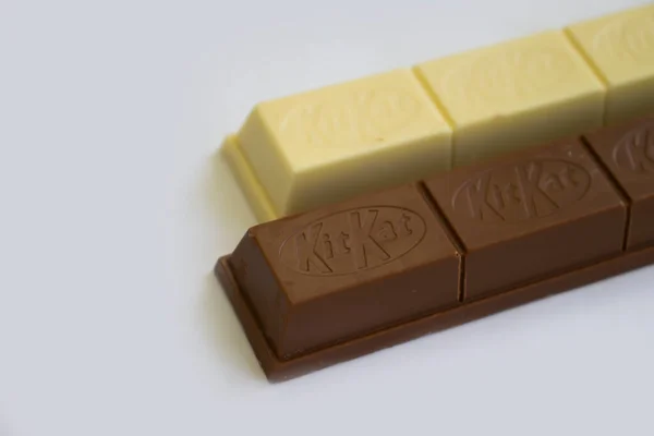 Outubro 2022 Ucrânia Cidade Kyiv Chocolate Kit Kat Fundo Claro — Fotografia de Stock
