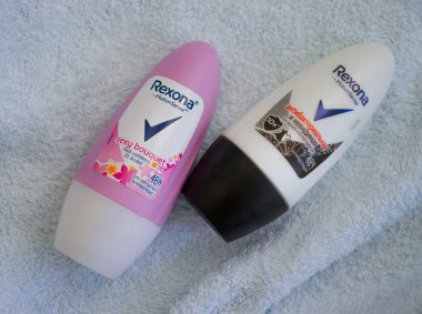 11 Ekim 2022 Ukrayna şehri renkli arka planda Kyiv Rexona deodorantı