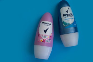11 Ekim 2022 Ukrayna şehri renkli arka planda Kyiv Rexona deodorantı