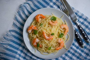 Kasede karidesli spagetti.