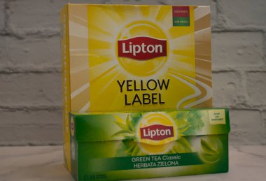 11 Ekim 2022 Ukrayna şehri Kyiv yeşil çay renkli bir arka planda Lipton