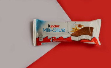 8 Nisan 2023 Ukrayna şehri Kyiv kurabiye Kinder süt dilimi