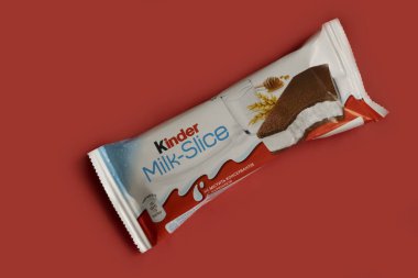 8 Nisan 2023 Ukrayna şehri Kyiv kurabiye Kinder süt dilimi