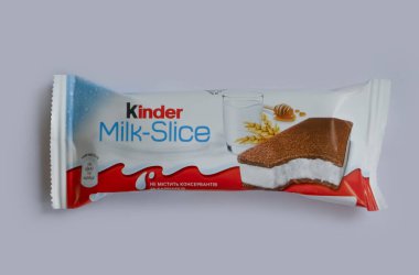 8 Nisan 2023 Ukrayna şehri Kyiv kurabiye Kinder süt dilimi