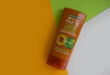 22 Nisan 2023 Ukrayna şehri Kyiv saç merhemi Garnier Fructis