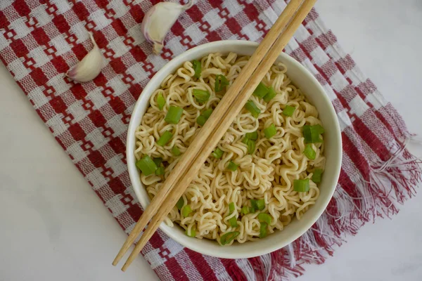 Noodles Green Onions Backgroun — Stock Photo, Image
