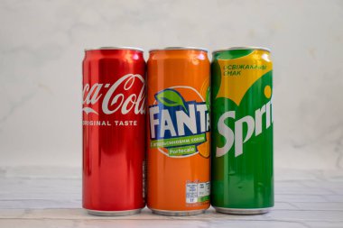 22 Nisan 2022 Ukrayna 'nın Kyiv kenti Coca Cola, Sprite, Fanta
