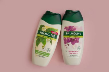 29 Nisan 2023 Ukrayna şehri renkli bir arka planda Kyiv Palmolive duş jeli