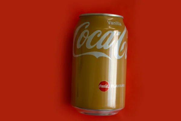 Abril 2023 Ucrânia Cidade Kyiv Coca Cola Baunilha Sobre Fundo — Fotografia de Stock