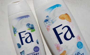 29 Nisan 2022 Ukrayna şehri Kyiv Fa hafif bir arka planda duş jeli