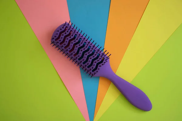 Brosse Cheveux Sur Fond Coloré — Photo