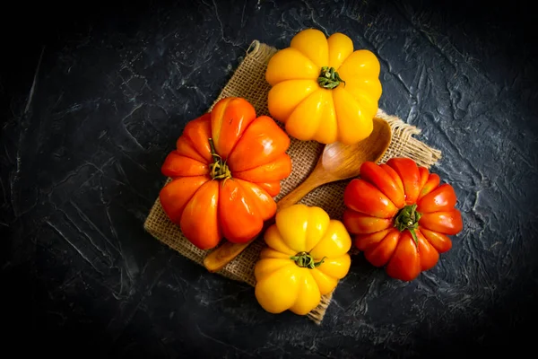 Ripe Tomatoes Old Background — Stock Photo, Image
