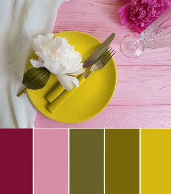 Şakayık çiçekli bir tabak, palet