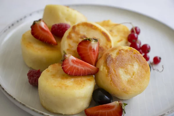 Cheesecakes Berries Plate — Stock Photo, Image