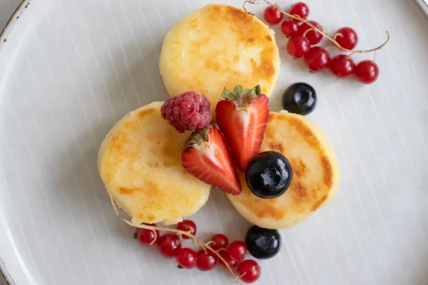 Cheesecakes Berries Plate — Stock Photo, Image