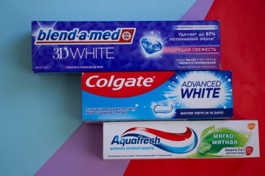 15 Mayıs 2023 Ukrayna 'nın Ukrayna şehri Kyiv diş macunu Aquafresh, Colgate, Harmanlanmış Tıp