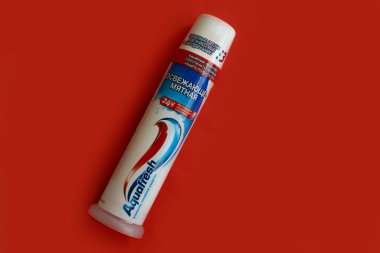 21 Haziran 2023 Ukrayna şehri Kyiv Aquafresh diş macunu