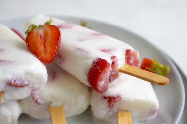 Dondurmalı çilek plaka