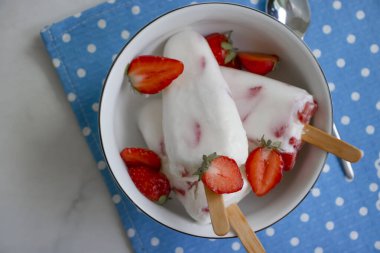 Dondurmalı çilek plaka