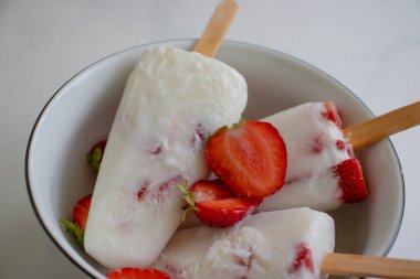 Dondurmalı çilek plaka